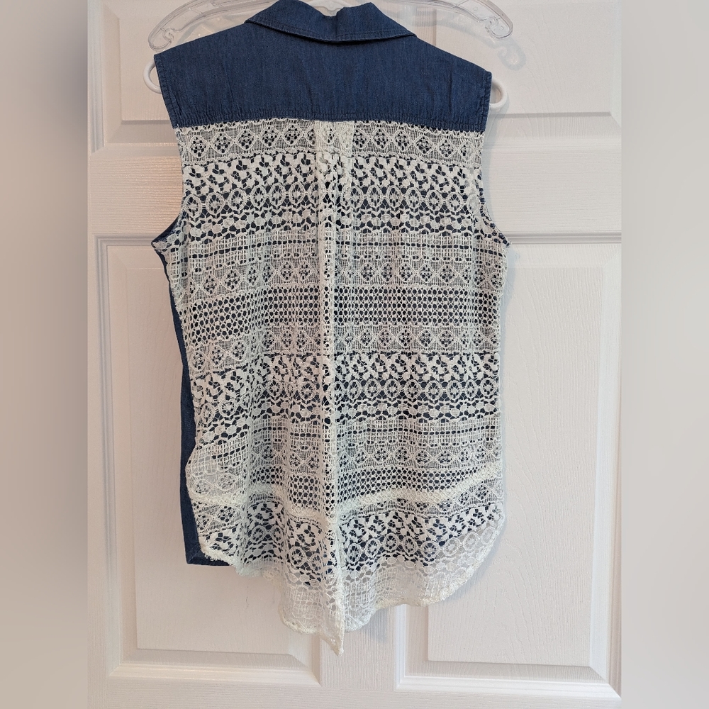 NWT | Liverpool | Igor Crochet Back Chambray Top | Blue | MP